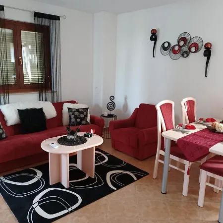 Lovely Piantade Apartment Porec